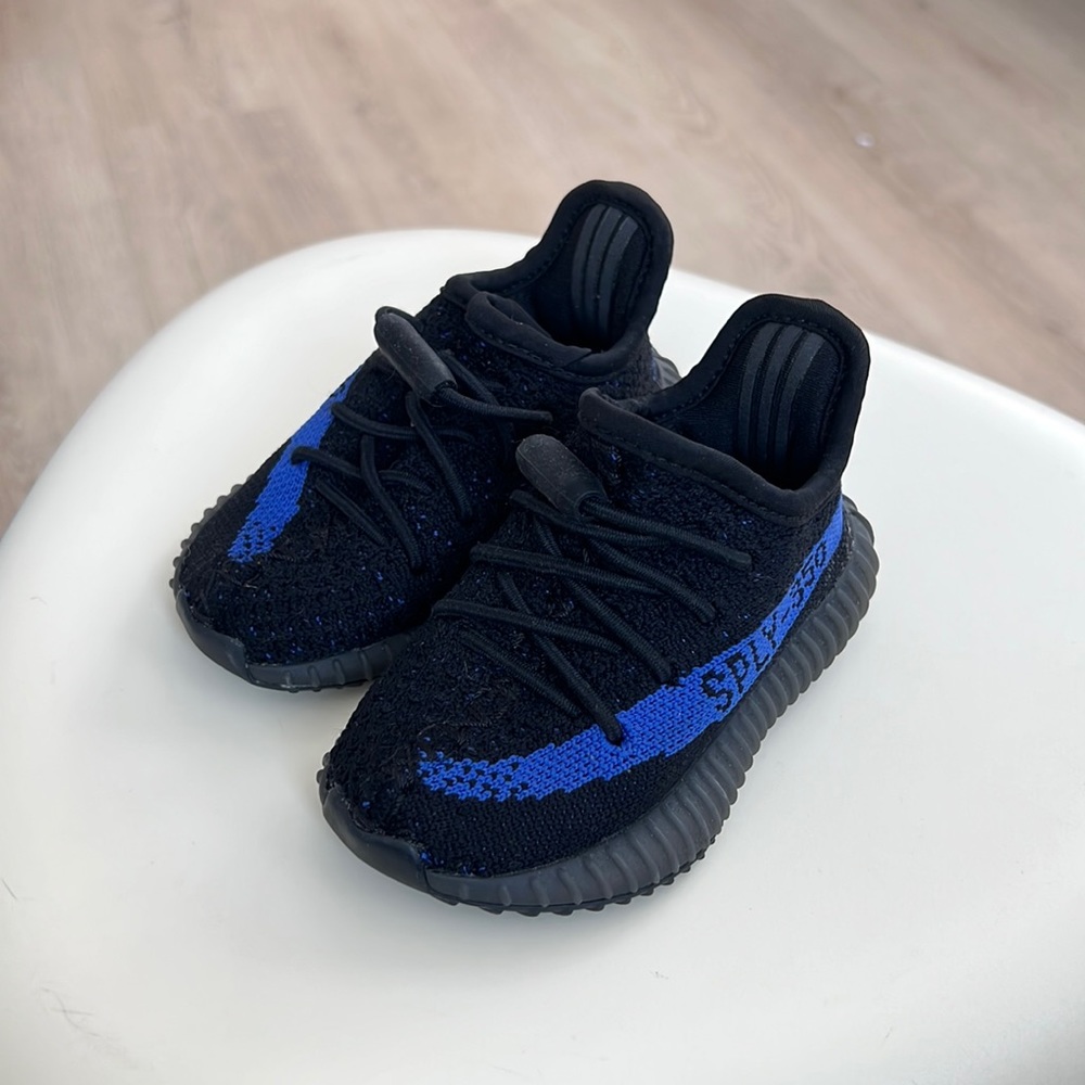 Yeezy Boost 350 V2 Dazzling Blue Toddler size 5